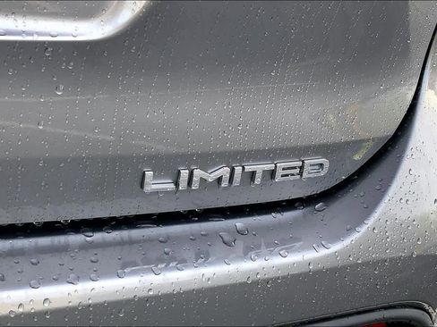 Used 2026 Toyota Highlander Limited AWD/4WD image 10