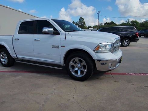 Used 2015 RAM 1500 Laramie w/ Convenience Group AWD/4WD image 2