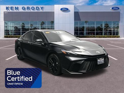 Used 2026 Toyota Camry SE FWD image 1