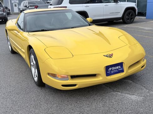Used 2004 Chevrolet Corvette Coupe w/ Roof Package RWD image 3