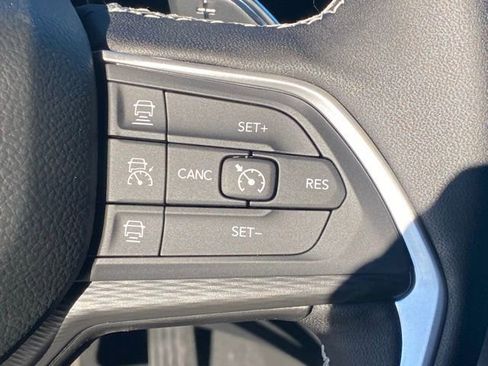 New 2025 Jeep Grand Cherokee Altitude AWD/4WD image 18