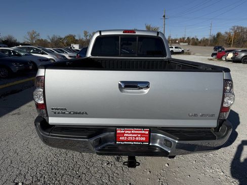 Used 2011 Toyota Tacoma 4x4 Access Cab image 4