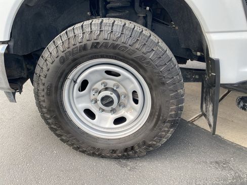Used 2024 Ford F250 XL w/ FX4 Off-Road Package AWD/4WD image 2