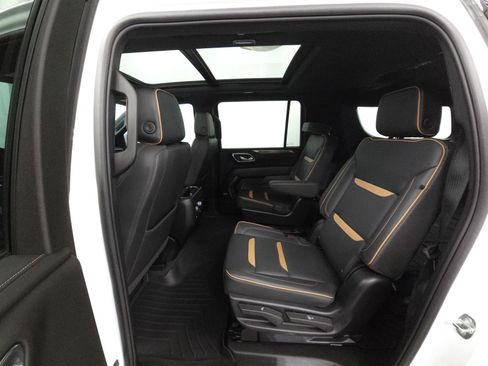 Used 2024 GMC Yukon XL AT4 w/ AT4 Premium Package AWD/4WD image 5