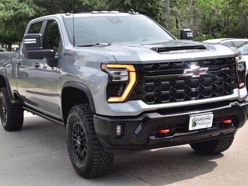 Used 2026 Chevrolet Silverado 2500 ZR2 AWD/4WD image 4