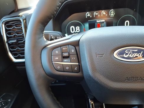 New 2025 Ford Ranger Lariat w/ Black Appearance Package image 15