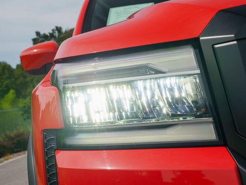 Used 2025 Nissan Frontier Pro-X RWD image 12