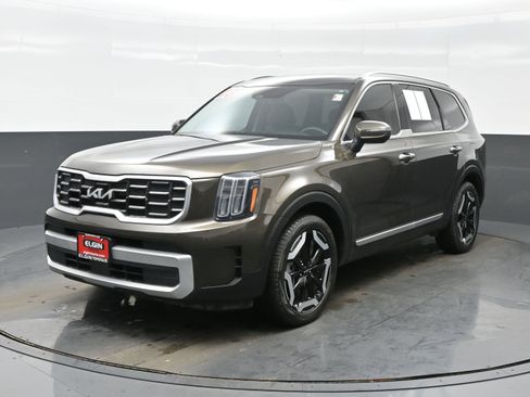 Used 2024 Kia Telluride S image 2