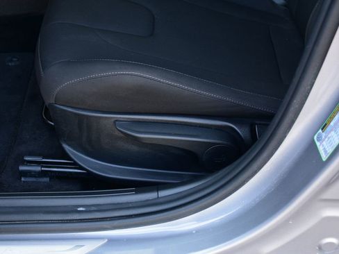 Used 2025 Hyundai Elantra Sport FWD image 15