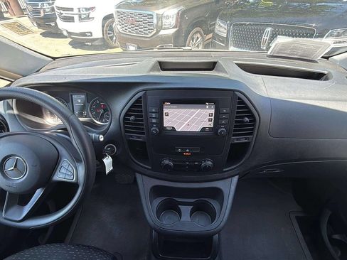 Used 2023 Mercedes-Benz Metris image 10