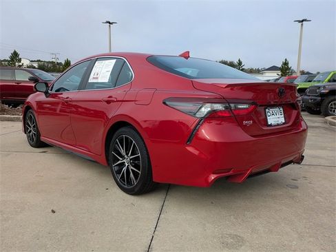 Used 2024 Toyota Camry SE image 6