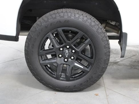 Used 2025 Chevrolet Silverado 1500 LT Trail Boss w/ LT Trail Boss Premium Package AWD/4WD image 17