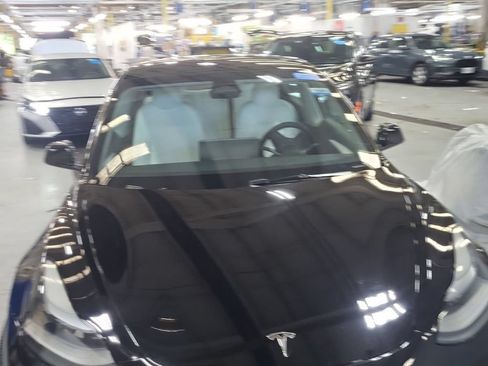 Used 2023 Tesla Model 3 Standard Range RWD image 2