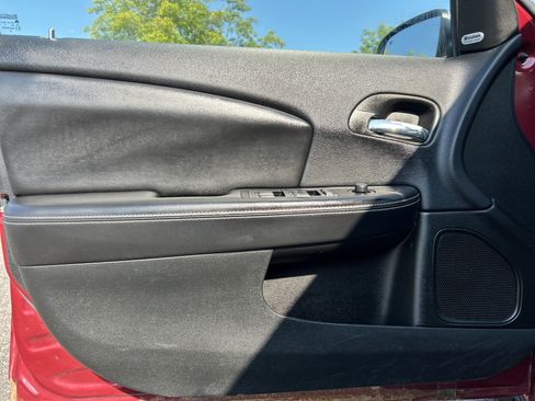 Used 2013 Chrysler 200 Limited FWD image 9