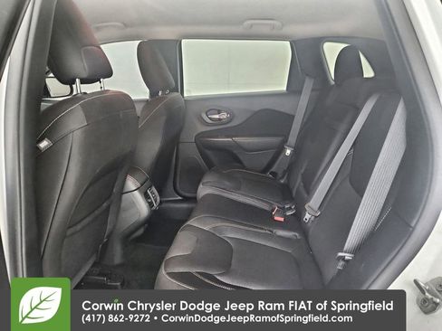 Certified 2016 Jeep Cherokee Latitude image 30