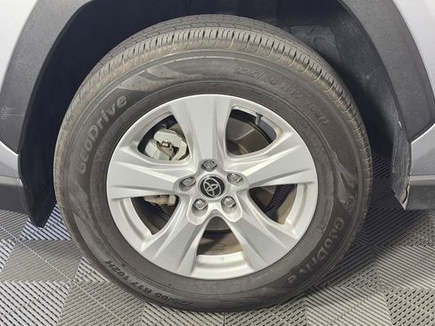 Used 2021 Toyota RAV4 XLE w/ Convenience Package AWD/4WD image 10