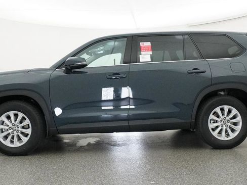 New 2026 Toyota Grand Highlander XLE FWD image 2