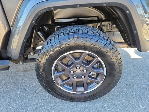 Used 2023 Jeep Gladiator Overland w/ Popular Equipment Package image 11