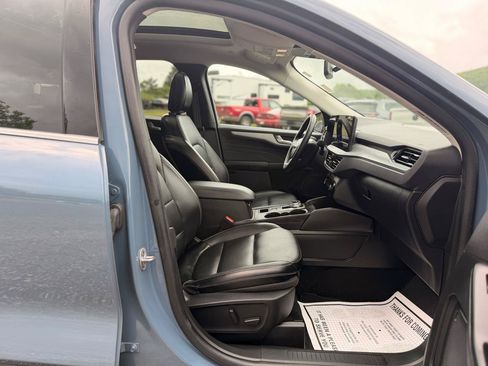 Used 2025 Ford Escape Platinum AWD/4WD image 19