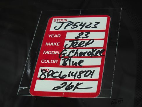 Used 2023 Jeep Grand Cherokee Overland w/ Luxury Tech Group IV AWD/4WD image 37