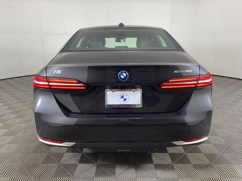 Used 2026 BMW i5 eDrive40 w/ Premium Package image 8