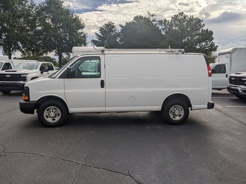Used 2015 Chevrolet Express 2500 image 6