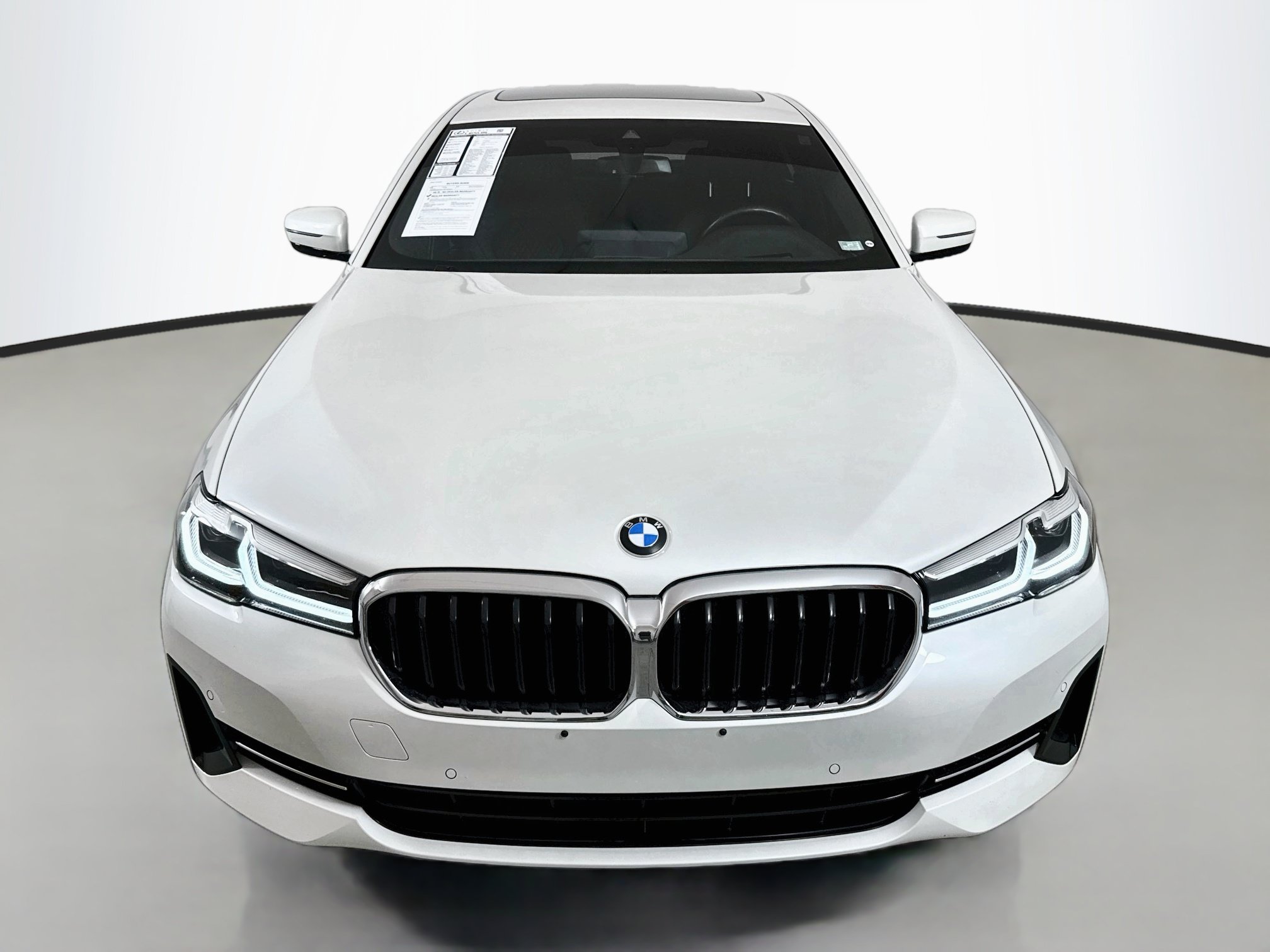 Used 2022 BMW 530i xDrive w/ Premium Package AWD/4WD image 2