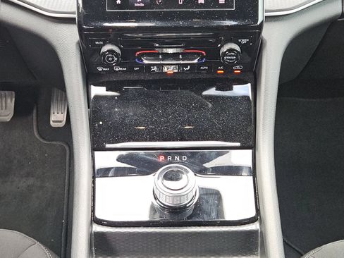 Used 2024 Jeep Grand Cherokee Laredo RWD image 19