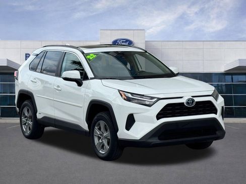 Used 2022 Toyota RAV4 XLE w/ Convenience Package AWD/4WD image 2