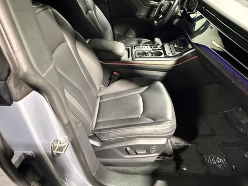 Used 2019 Audi Q8 Premium Plus w/ Premium Plus AWD/4WD image 37