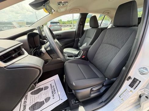 Used 2025 Toyota Corolla LE FWD image 22