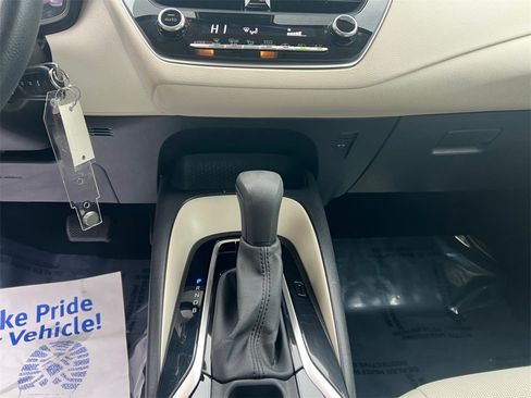 Used 2021 Toyota Corolla LE w/ Carpet Mat Package (TMS) image 11