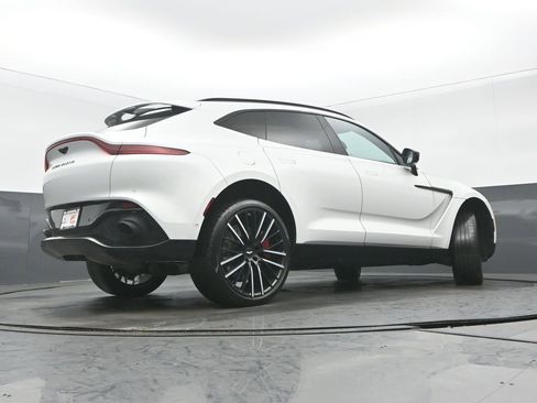 Used 2022 Aston Martin DBX image 33