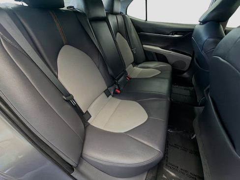 Used 2020 Toyota Camry XLE image 14