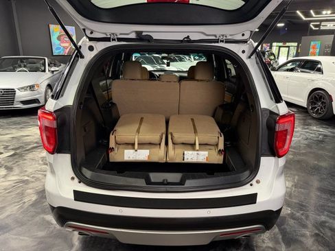 Used 2017 Ford Explorer XLT FWD image 22
