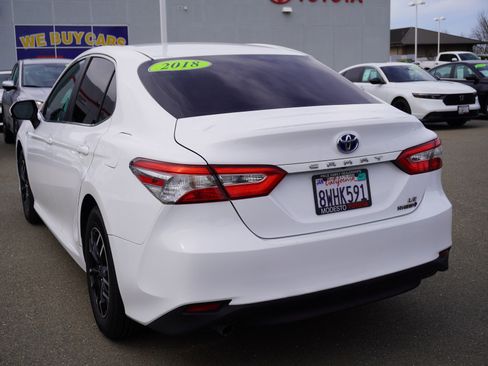 Used 2018 Toyota Camry LE image 8