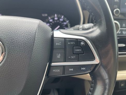 Used 2020 Toyota Highlander XLE AWD/4WD image 49