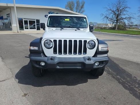 Used 2019 Jeep Wrangler Sport image 3
