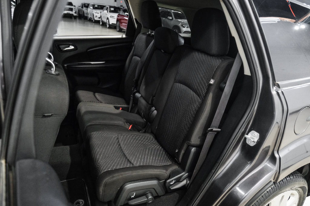 Used 2019 Dodge Journey SE FWD image 37