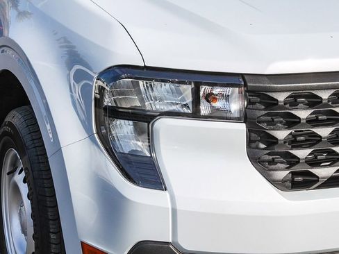 Used 2025 Ford Maverick XL w/ Equipment Group 102A image 4