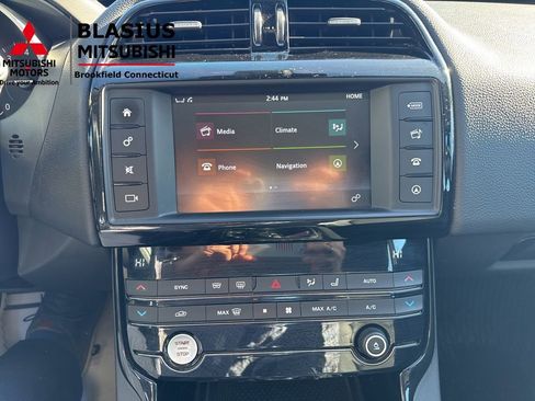 Used 2017 Jaguar XE Premium RWD image 24
