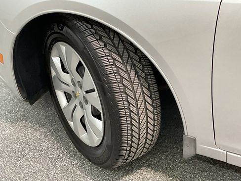 Used 2013 Chevrolet Cruze LS FWD image 29