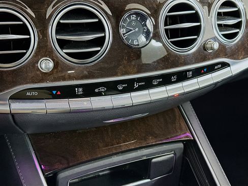 Used 2020 Mercedes-Benz S 560 Sedan image 24