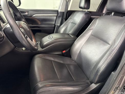 Used 2019 Toyota Highlander Limited Platinum AWD/4WD image 11