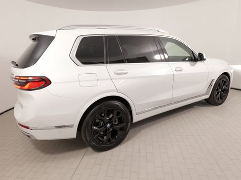 Used 2025 BMW X7 xDrive40i image 11