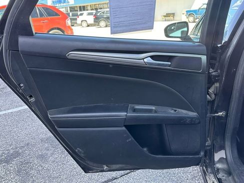 Used 2018 Ford Fusion SE image 15