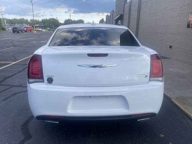 Used 2018 Chrysler 300 S AWD/4WD image 7
