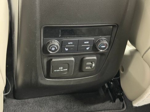 Used 2020 Buick Enclave Premium AWD/4WD image 31