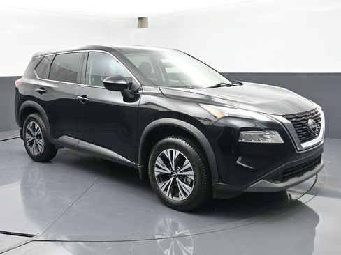 Used 2023 Nissan Rogue SV image 2