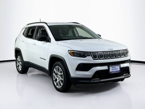 Used 2022 Jeep Compass Latitude AWD/4WD image 3
